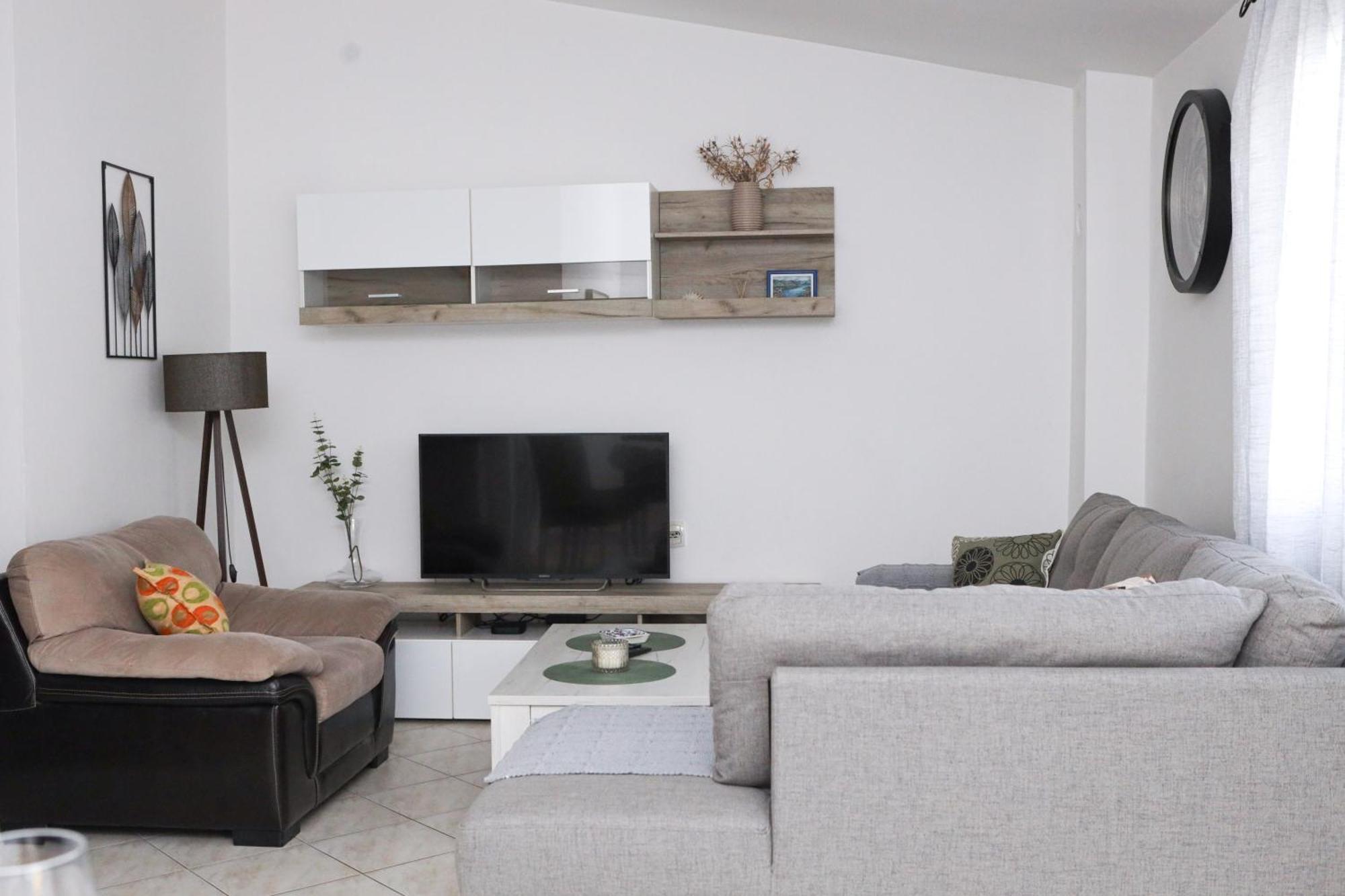 3-Bedroom Apartment With Panoramic Bay Views 코토르 외부 사진